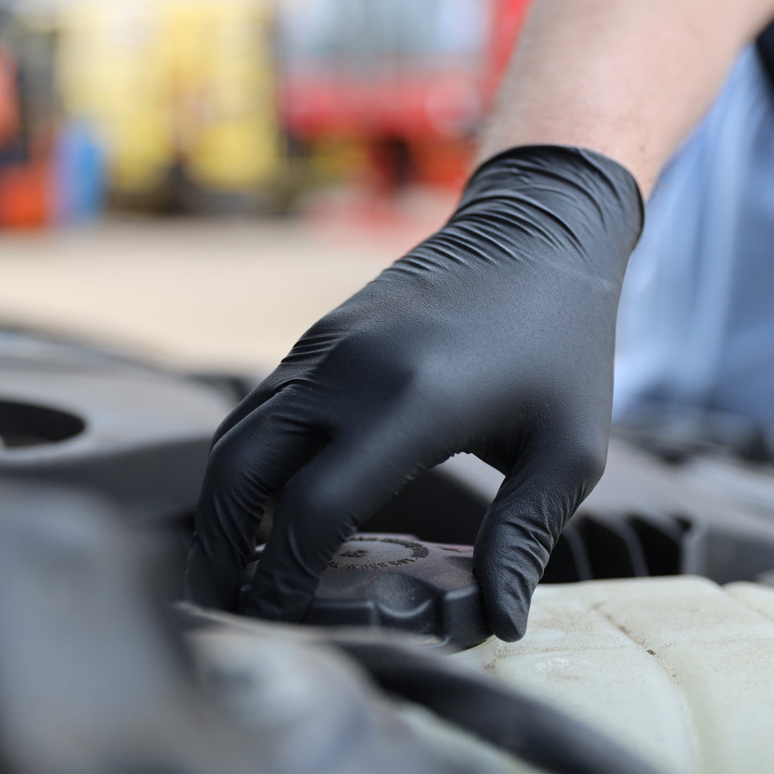 Nitrile, latex ou vinyle : quel gant jetable choisir ?